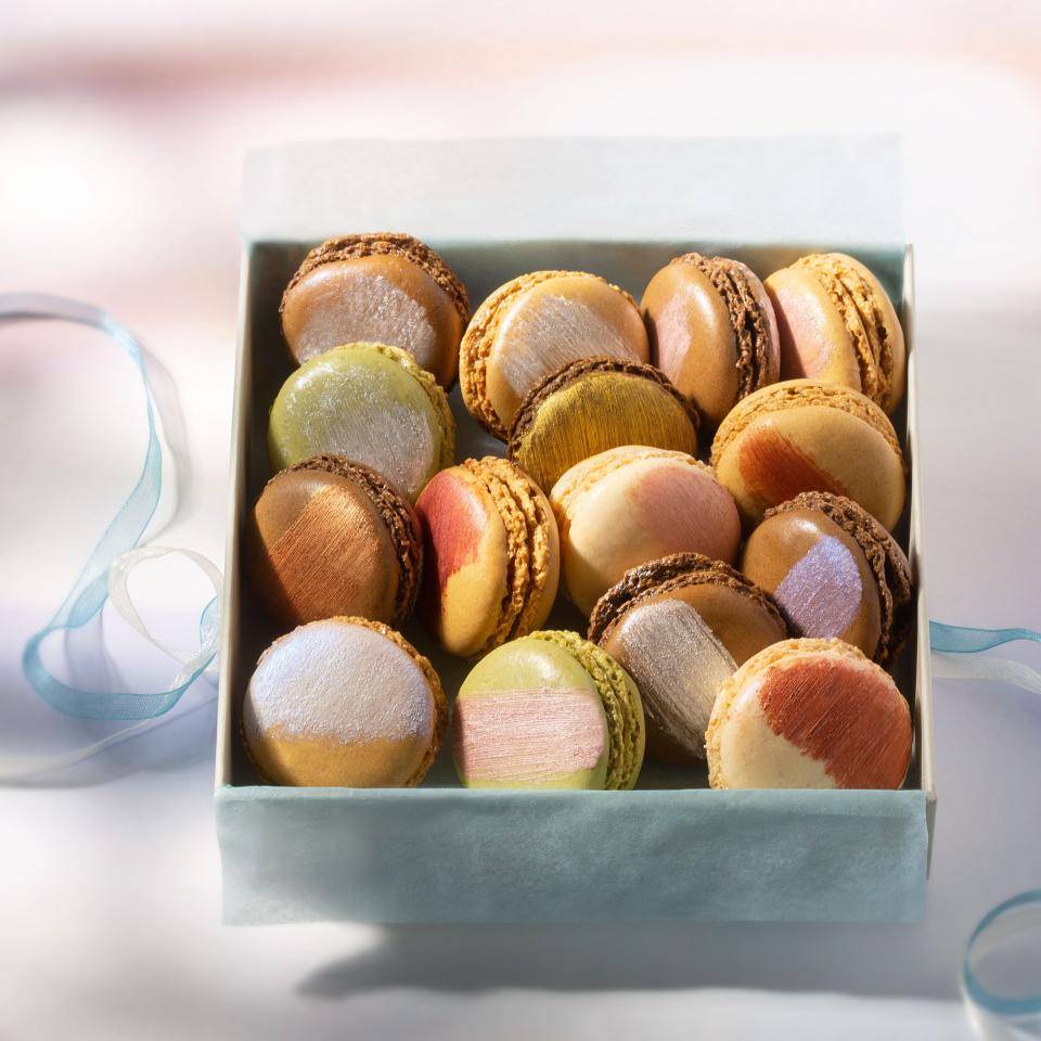 Macarons decorated with glitter powders